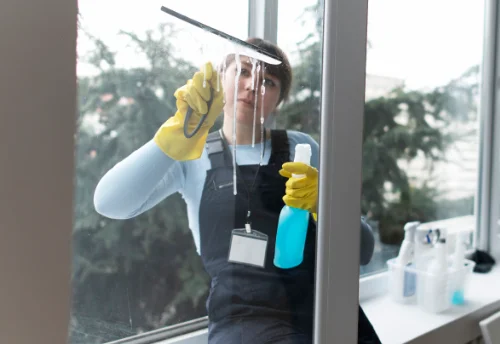 Nettoyage de vitres intérieures et extérieures au Bugue